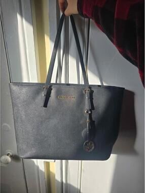 Black Michael Kors ClassicTote